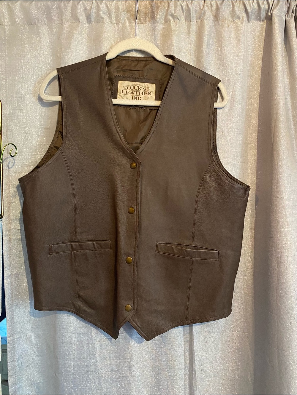 VTG Men's Brown Leather Vest - Classic V-Neck Snap Front lucky leather size XL